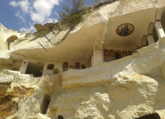 Κατέρρευσε εκκλησάκι στη Σινασό