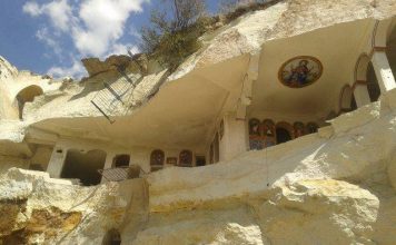 Κατέρρευσε εκκλησάκι στη Σινασό