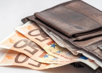 Πρωτογενές πλεόνασμα μέσω υπερφορολόγησης