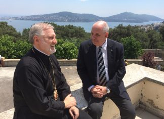 Ο ΤΕΡΕΝΣ ΚΟΥΙΚ ΣΤΗΝ ΧΑΛΚΗ