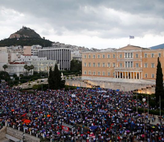 Ανομία και διχασμός στην ελληνική κοινωνία
