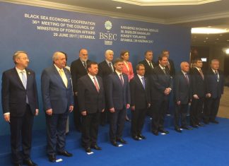 Ο Υφυπουργός Εξωτερικών Τέρενς Κουίκ στη Πόλη