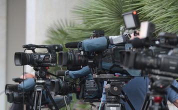 Προσπάθεια χειραγώγησης των μέσων με κάθε τρόπο