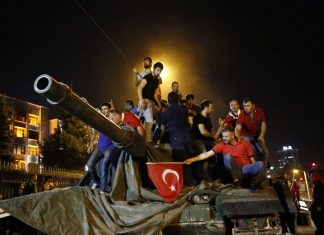 Ένα χρόνο μετά την αποτυχημένη απόπειρα πραξικοπήματος