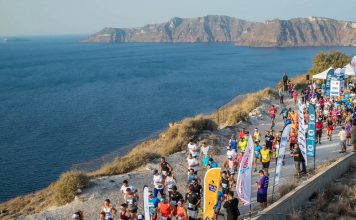 Αυλαία στο “Santorini Experience”