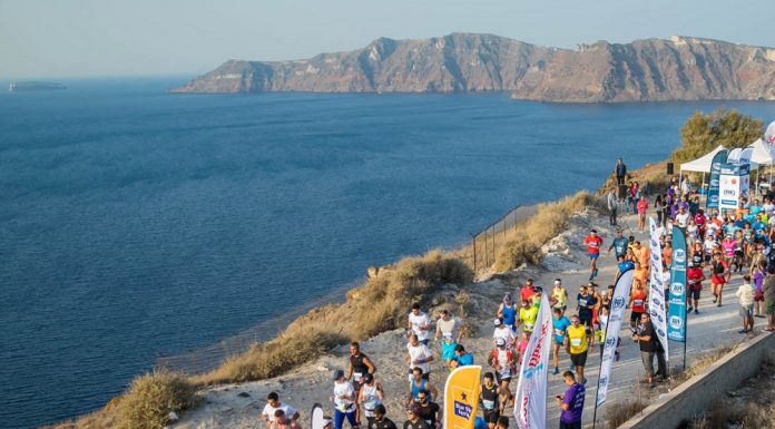 Αυλαία στο “Santorini Experience”