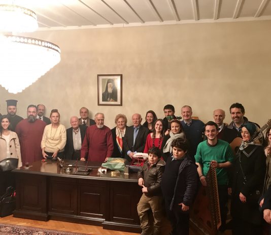 Καλοδεχούμενος ο Νέος Χρόνος Πρωτοχρονιάτικα Κάλαντα σε όλες τις γωνιές της Πόλης